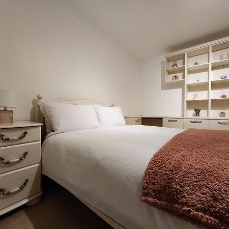Elmdon House With 4 Spacious Bedrooms To Choose Birmingham Exterior photo