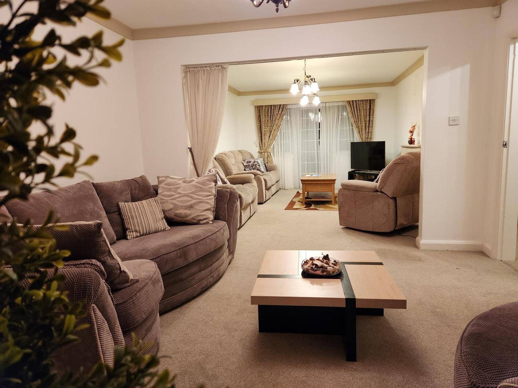 Elmdon House With 4 Spacious Bedrooms To Choose Birmingham Exterior photo